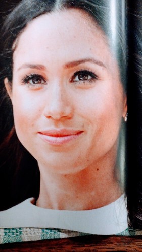 People Magazine September 24, 2018 Princess Meghan Grace Under Pressure - Picture 6 of 24