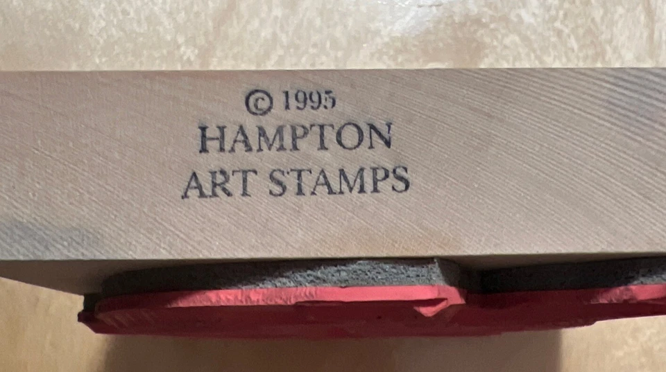 "Sello de goma de montaje en madera Hampton Arts ANGEL HOLDING BANNER 3,25 X 3,10"" GU" Foto 2 de 4