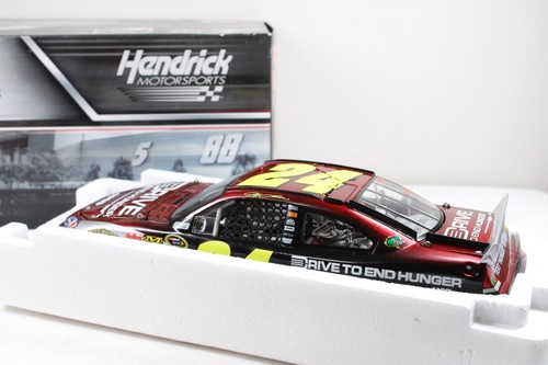JEFF GORDON 2011 ACTION #24 AARP/DRIVE TO END HUNGER CHEVY RARO! - Foto 8 di 9