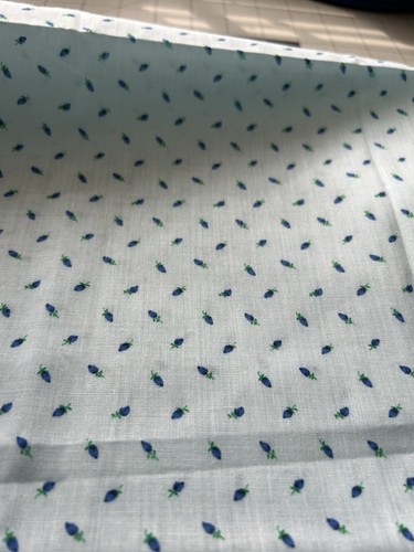 Vtg Blue Petite Rose Fabric Plisse Cotton Nursery Quilt 30" x 44" F55 - Picture 5 of 5