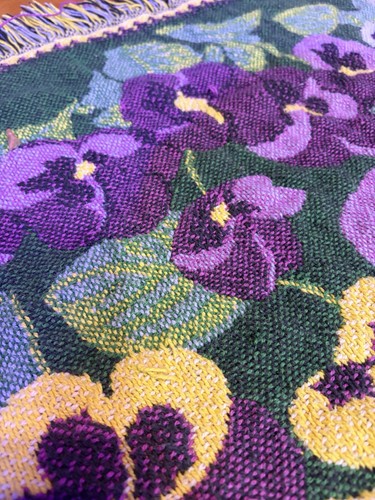 Manta tejida reversible Purple Pansy 67 pulgadas X 47 pulgadas - Imagen 4 de 9