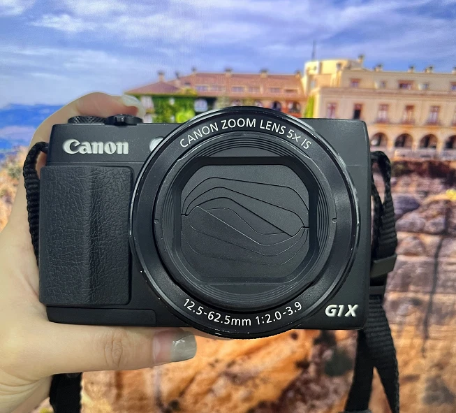 Canon PowerShot G1X Mark II Touch Flip Screen  5x Zoom Digital Camera W/Charger - Image 2 of 4