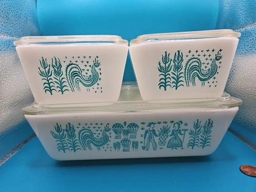 Vintage 8 Pc Pyrex Amish Butterprint Refrigerator Set with 4 lids