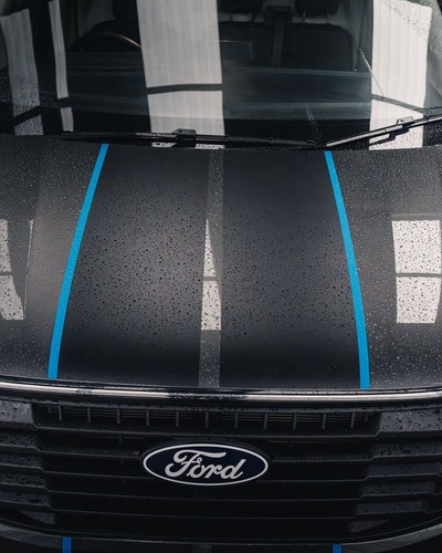 Ford Transit Custom 2023+ Cofano Sportivo e Grafica Striscia Porta Fienile - Foto 2 di 6