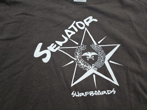 Vintage Senator Surfboards T-Shirt Y2K 2000er Herren Gr. M braun Grafik Tee - Bild 4 von 8