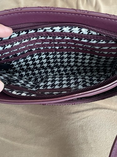 LUG Satin Luxe VL Flyer wandelbare weinrote Umhängetasche/Geldbörse mit 2 Riemen. - Bild 6 von 6