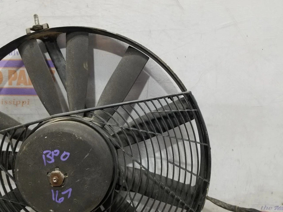 88 1988 MERCEDES-BENZ 560SL 107 TYPE 5.6L FAN AND FAN MOTOR ASSEMBLY - Image 4 of 4