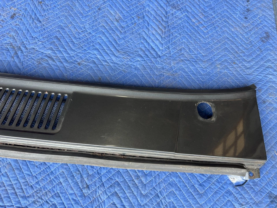 1989-1995 Volvo 740 940 Sedan Front Windshield Cowl Trim Grille Gray OEM #3649EM - Image 3 of 4