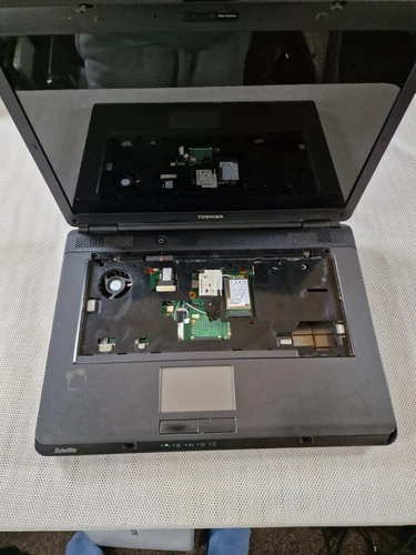 Toshiba Satellite Pro L300-1DN Laptop Missing Parts Spare Repair, Donor Read Des