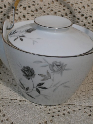 Vintage Noritake Rosamor Tea Pot Bamboo Handle 5851 - Picture 3 of 9