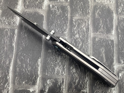 SixLeaf SL-89-BL-CF Folding Knife Damascus-VG10 Black Blade Titanium/CF Handle - Picture 6 of 11