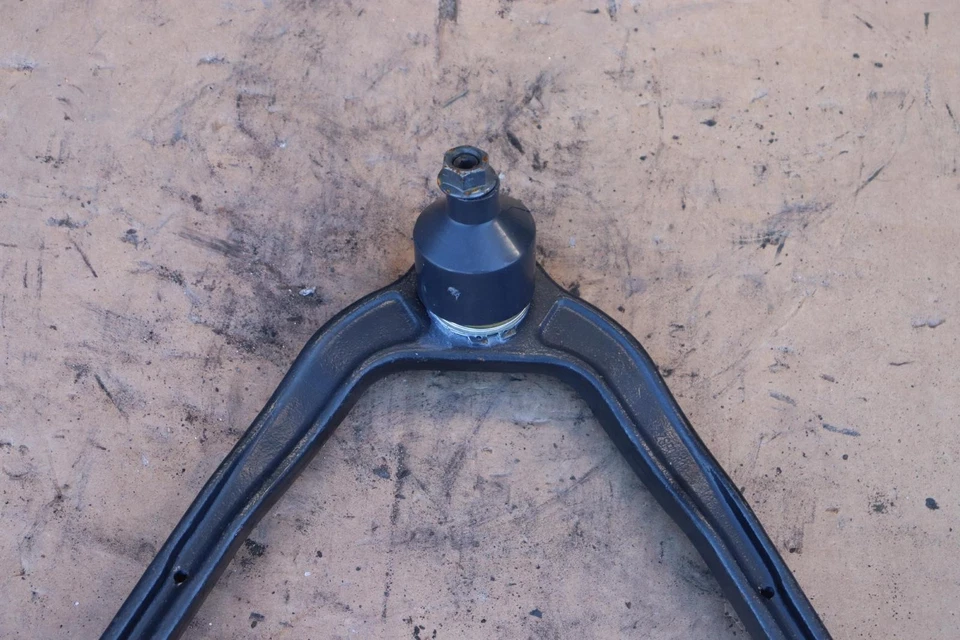 Brazo de control superior delantero izquierdo Chevy Silverado 1500 1999-2007 OEM Foto 2 de 4