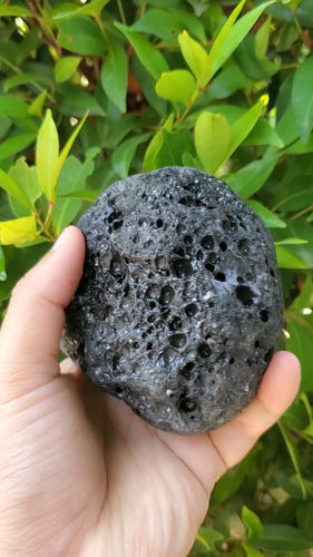 661 Gr Natural Eruption Melted Black Volcanic Obsidian Indonesia - Video 1 of 1