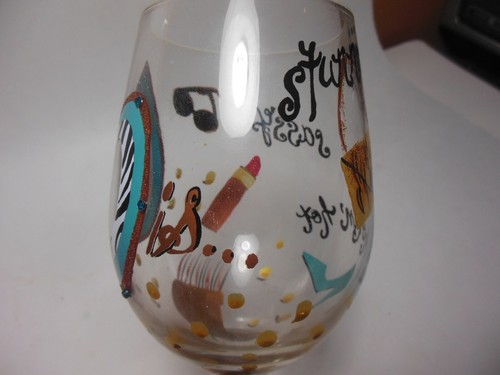 LOLITA 60 AND SASSY VASO DE VINO 15 OZ NUEVO EN CAJA con etiqueta pintado a mano - Imagen 3 de 9