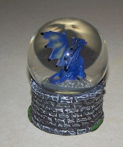 Kleine 3,5" große blaue Drache Wasser Schneekugel Figur Gipfel Sammlung Fantasie - Bild 8 von 9