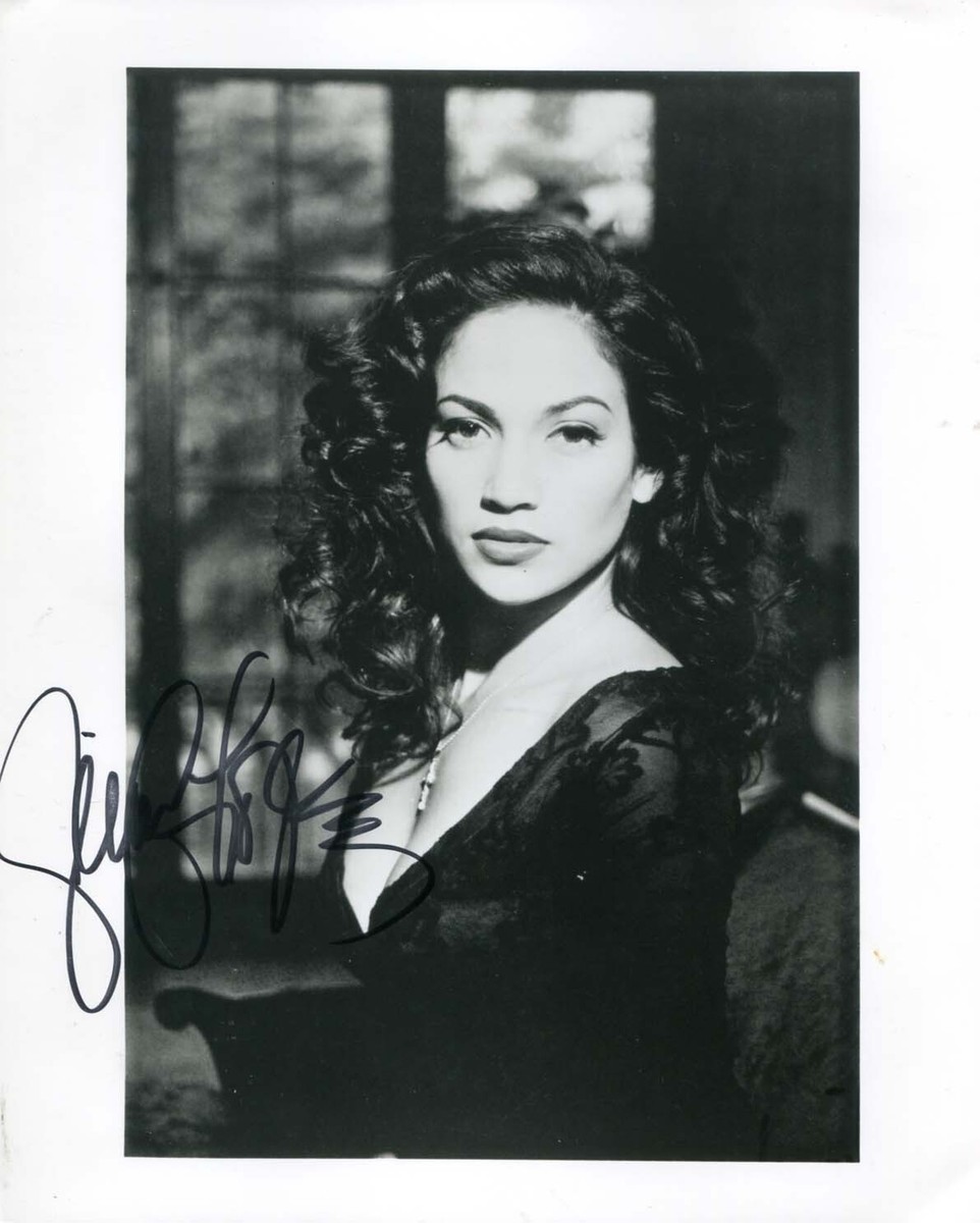 SEXY Jennifer Lopez SINGER & ACTRESS autograph, signed photograph