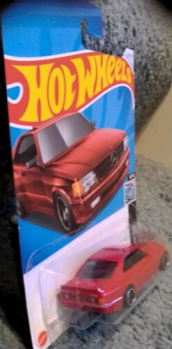 Hot Wheels 1:64 Car - RED 89 MERCEDES -BENZ 560 SEC AMG - Picture 2 of 3