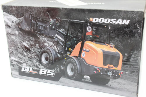 Sale Doosan DL 85 Wheel Loader 1:3 2 New Boxed - Picture 5 of 12