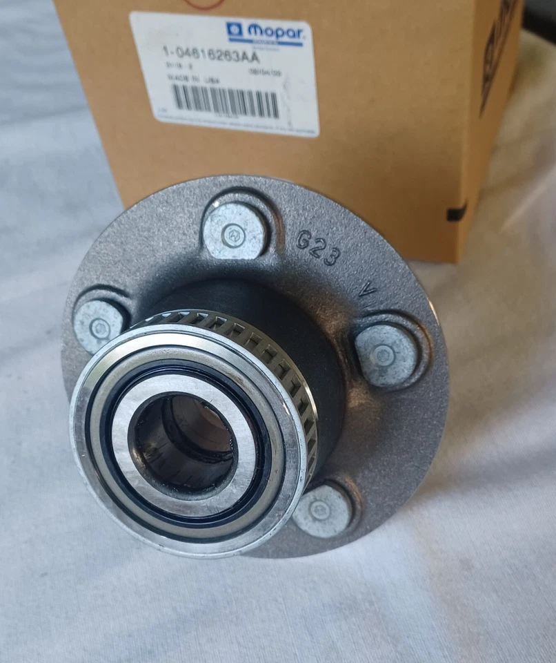 Mopar rear wheel bearing and hub assembly 04616263AA fits Breeze Cirrus Stratus Foto 3 de 4