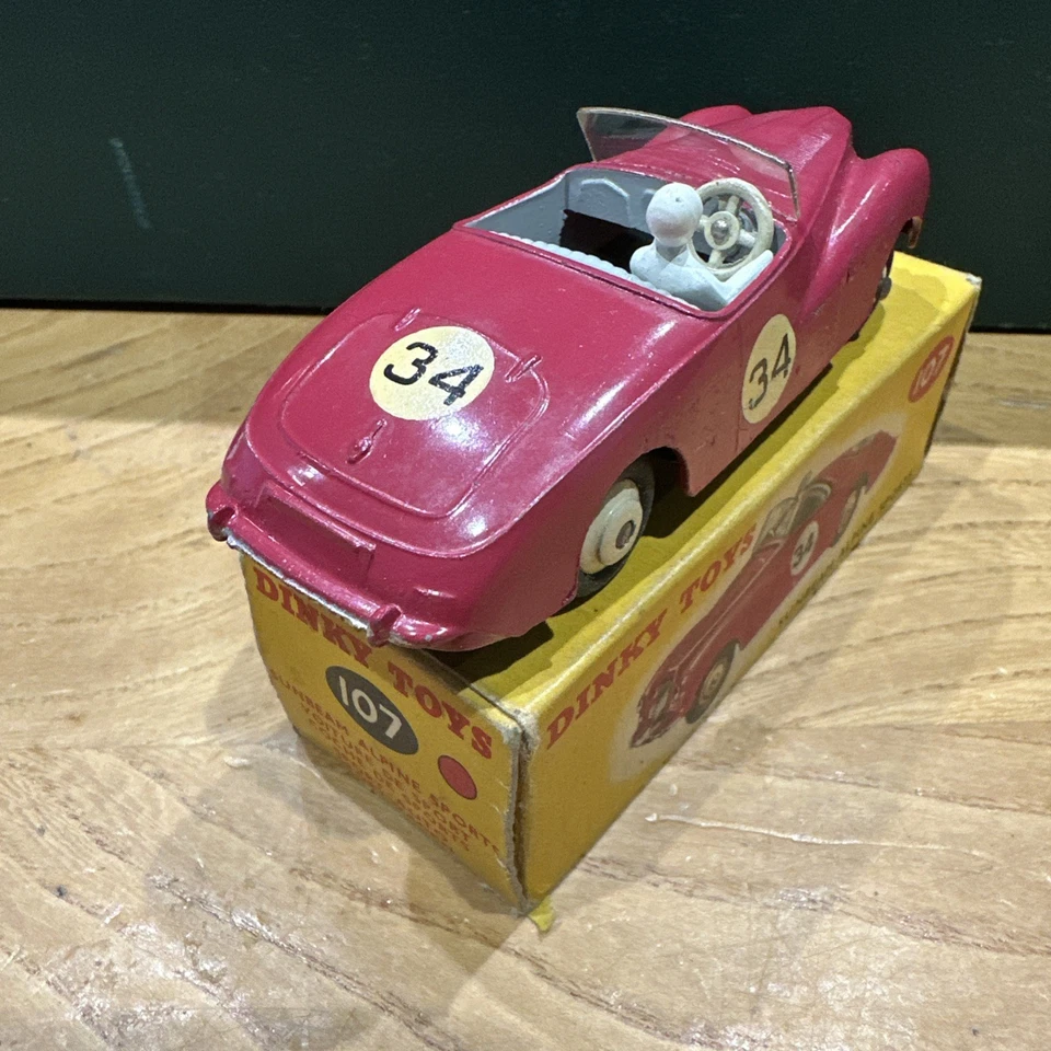 Dinky Toys Meccano SUNBEAM ALPINE SPORTS ROJO 107 como nuevo original en caja y pintura Foto 4 de 4