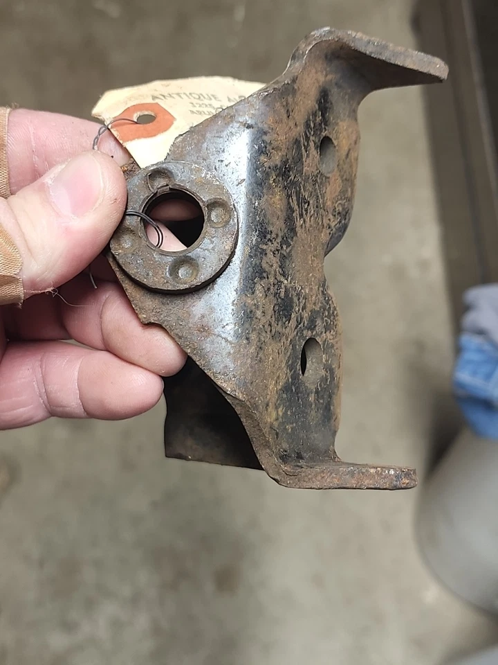 Soporte de resorte trasero Pontiac Torpedo 1946-1948 NOS LH 509048 OEM GM Part SR Foto 3 de 4