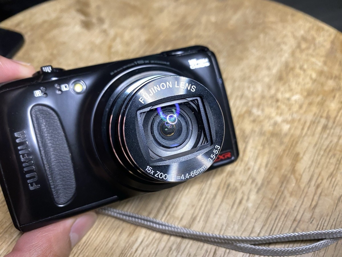 FUJIFILM FinePix F50fd ブラック Fujifilm FinePix F50fd 12.0MP Compact Digital Camera Black