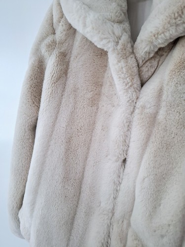 Guess Felljacke *neuwertig* - Bild 3 von 4