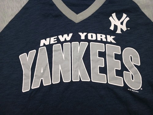 New York Yankees G-III 4her Carl Banks Short Sleeve V-neck Shirt Women’s Medium - Picture 2 of 12