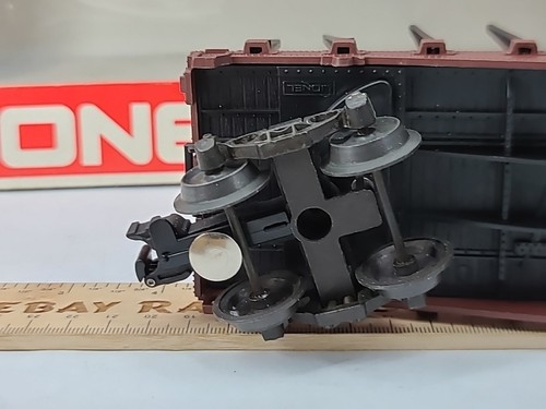 LIONEL O Gauge 6-9823 ATSF Santa Fe Stake Side Flat Car W/ Crate Load Read Desc. - Picture 12 of 13