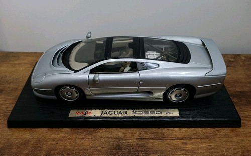 Maisto Jaguar XJ220 silber 1992 1:18 #807B Special Edition
