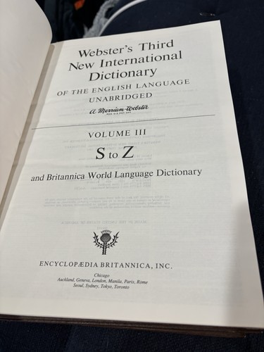 Webster's Third New International Dictionary- Unabridged Edition 1993, 3 Volumes - Picture 6 of 8