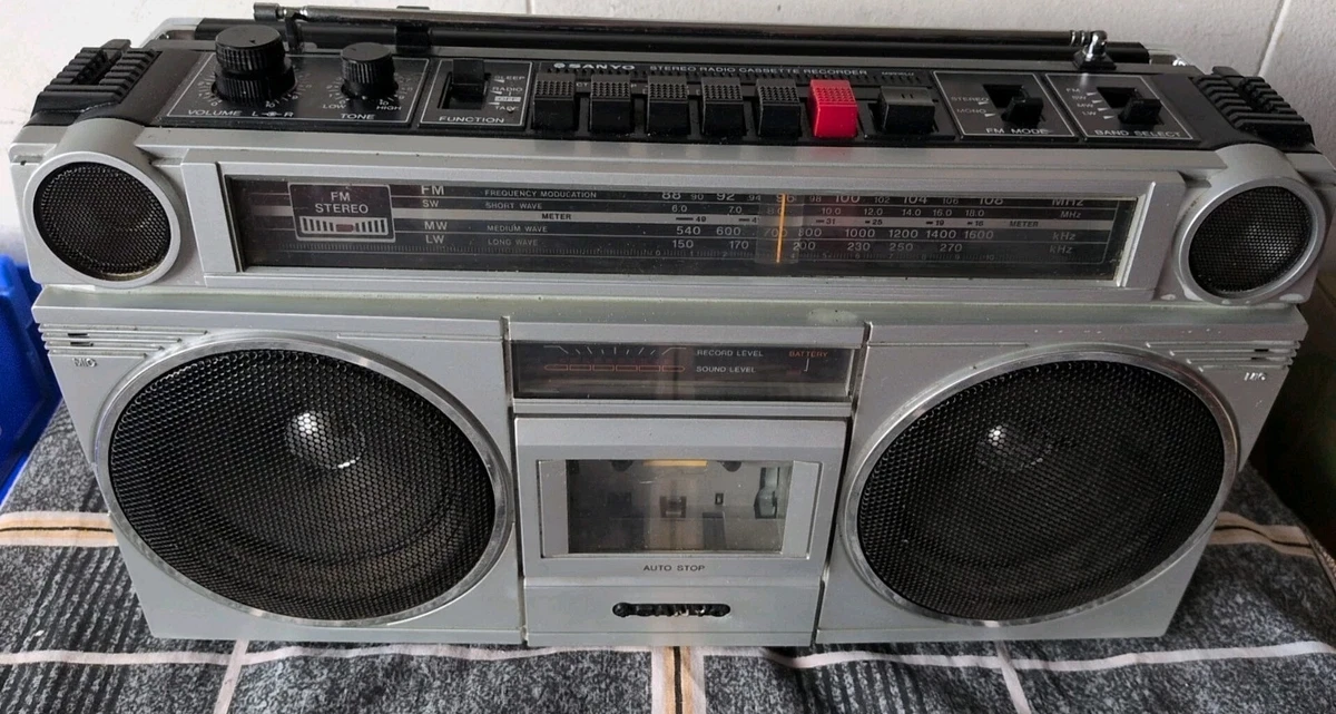 Radio K7 SANYO M-V40K – Ghetto Blaster Portable – Rouge – Fonctionnel
