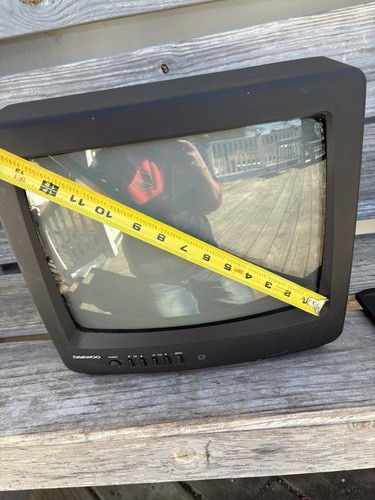 Daewoo 13” Crt Color Television model DTQ--14N2FC Retro Gamer & Remote Tested - Picture 15 of 20
