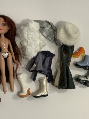 MGA Vintage 2001 Bratz Doll Roxxie Shoes Boots Feet Clothes Set - Picture 5 of 7
