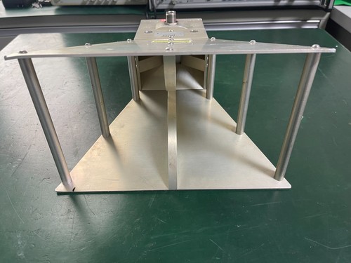 Com-Power Wide Band Active Horn Antenna AHA-118 700 MHz to 18 GHz - Picture 2 of 13