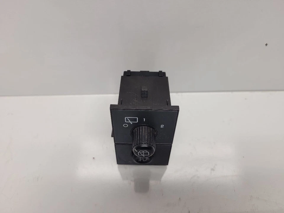 2004 Cadillac Escalade ESV Dash Switch - Rear Wipers  - Image 2 of 4