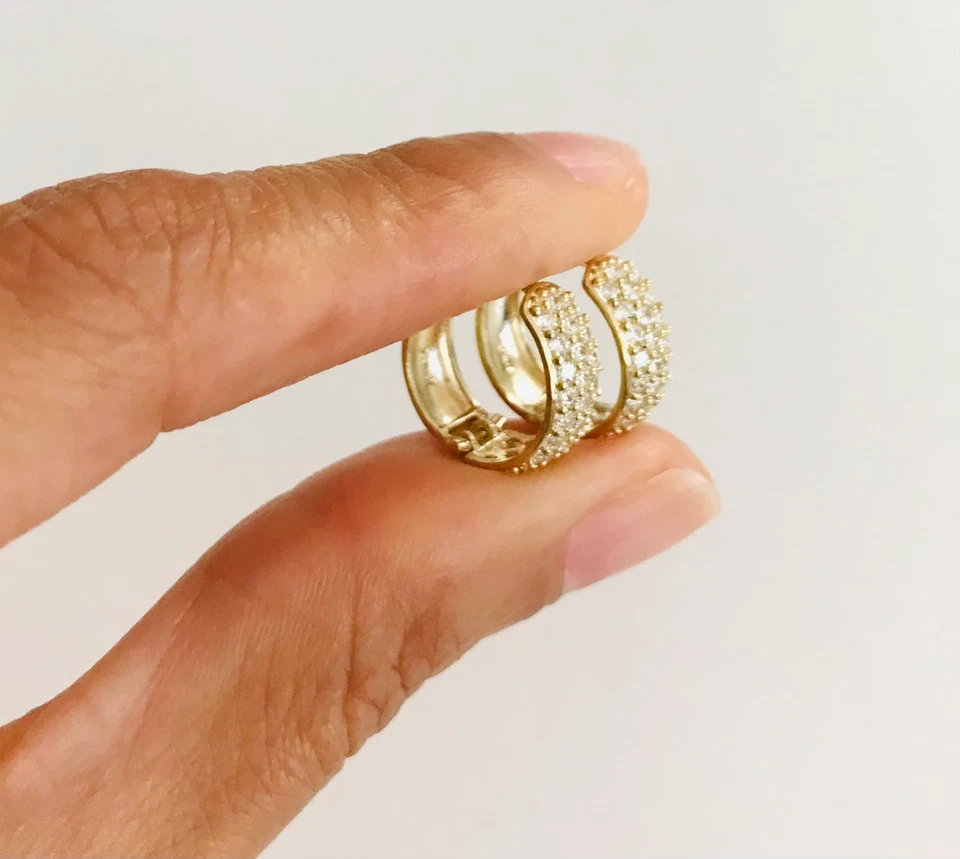 Pendientes de aro Huggie de oro amarillo macizo de 10K, 5 mm x 14 mm - EGE40 Foto 2 de 4