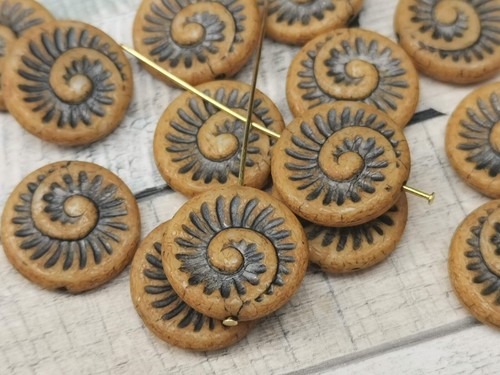 4 Czech glass ammonite sea shell coin beads - 18 mm - pick colour - Picture 10 of 16