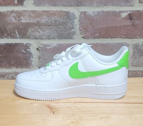 Nuova linea donna Nike Air Force 1'07 AF1 bianco action verde lime taglia 8,5 - Foto 2 di 5