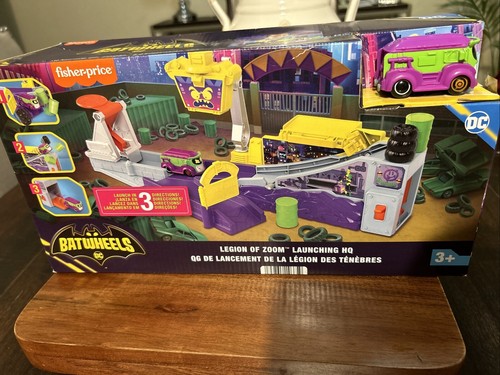 Fisher-Price DC Batwheels Toy Car Playset Legion of Zoom Launching HQ with Ramp - Picture 2 of 6