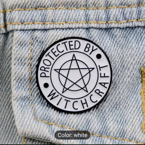 Broche Sombrero/Pin Solapa Protegido por Brujería Pentagrama Bruja Hippie - Imagen 4 de 5