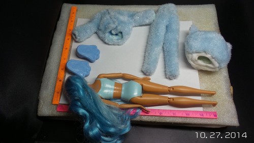 Barbie Cutie Reveal Snowflake Sparkle Modepuppe Husky Plüsch Kostüm - Bild 4 von 5