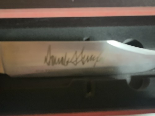 DONALD TRUMP MAGA BOWIE KNIFE NEW IN PRESENTATION BOX AND COA - Picture 4 of 5
