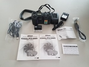 Nikon-COOLPIX-995-Digital-Camera-3-2MP-4x-Optical-Zoom-with-Accessories