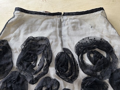Lela Rose Cream Black Mesh Rose Embellished Skirt Size 0-4 - Picture 8 of 13