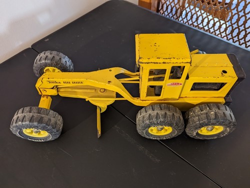Vintage lot of Tonka/ERTL Trucks - Picture 84 of 85