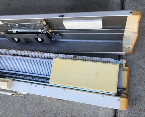 Silver Reed SK-155 Strickmaschine für Teile oder funktioniert nicht Trödelzustand - Bild 14 von 20