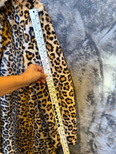 VERY SOFT Women’s Forever21 Faux Leopard Coat Size M/L Long Fur - Picture 5 of 11