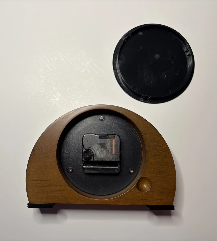 Reloj de Escritorio Bulova Manto Tremont Acabado Nogal Media Luna Forma B7340  Foto 3 de 4