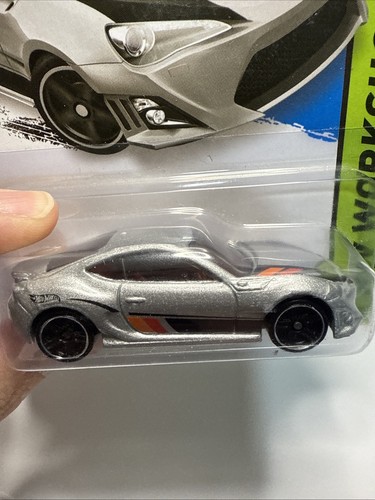 2014 Hot Wheels HW Workshop SCION FR-S Silver #227/250 - Picture 4 of 8